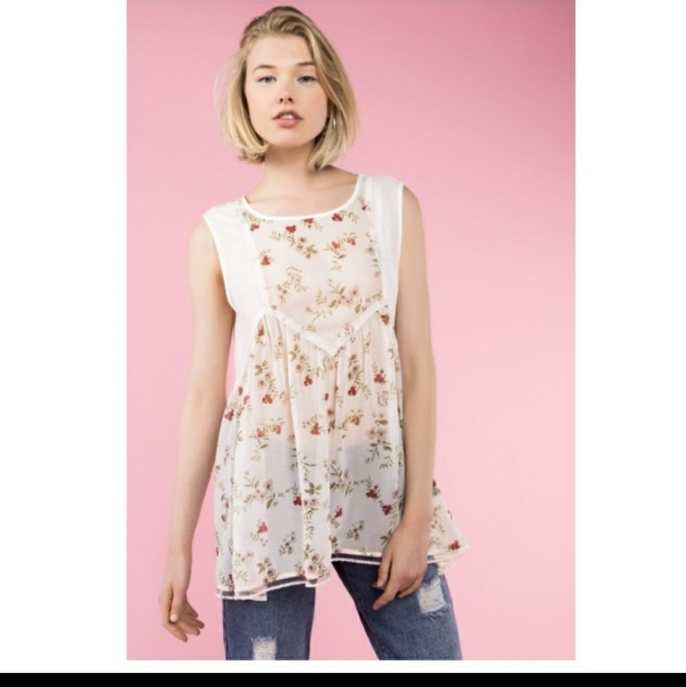 POL Plus One Spring flloral babydoll woven sheer layered top - Picture 2 of 9